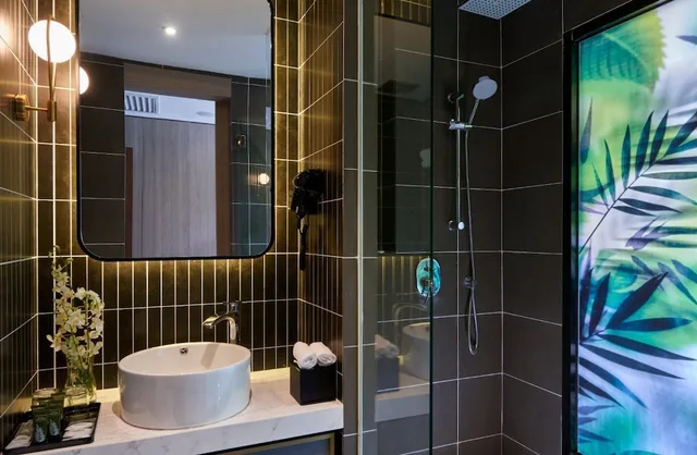 Deluxe, King Bed, Scapes Hotel 2/2