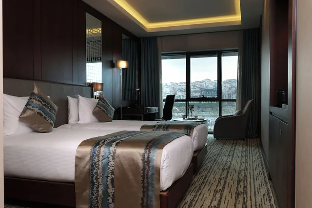 غرفة سوبيريور بسرير كوين بإطلالة على المدينة، Arise Hotel Golden Horn 1/6