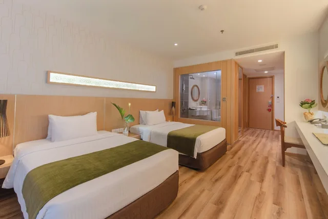 غرفة ديلوكس بسريرين منفصلين بإطلالة جزئية على البحر، Starcity Bayfront Nha Trang Hotel 3/7