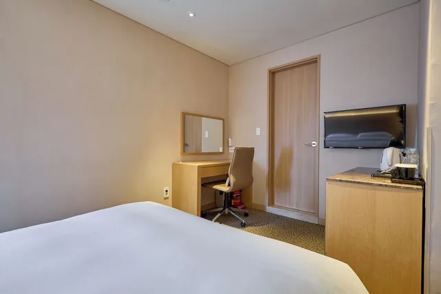 غرفة ركنية بسرير مزدوج بحوض استحمام، The Summit Hotel Seoul 2/7