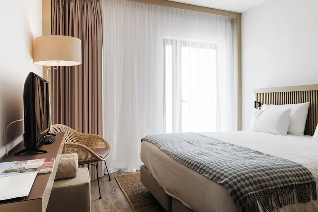 Mini, Double Bed, Land View، Memmo Baleeira Hotel 2/3