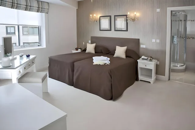 2 Bedrooms, Apartment, King Bed, Garden View, Arlington House 1/1