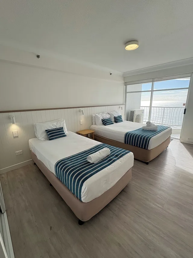 Luxury, Apartment, 2 Queen Beds, Ocean View, Burleigh Surf Apartments 2/5