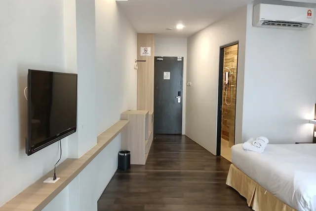 غرفة ديلوكس بسريرين منفصلين، Roxy Hotel Serian 3/10