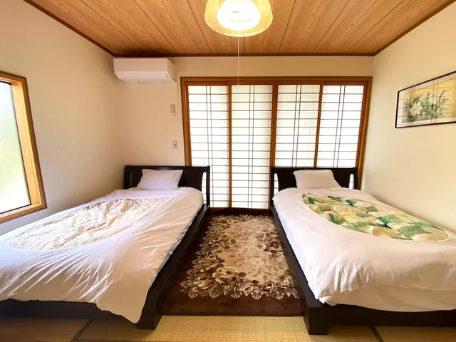 غرفة يابانية غربية بسريرين منفصلين وفرشتي فوتون في الملحق، Hasuwa Inn 1/8