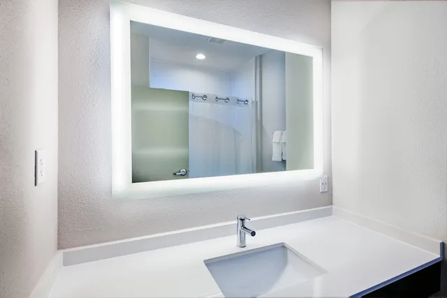جناح بسرير كينج، Holiday Inn Express Suites Port Lavaca 2/2