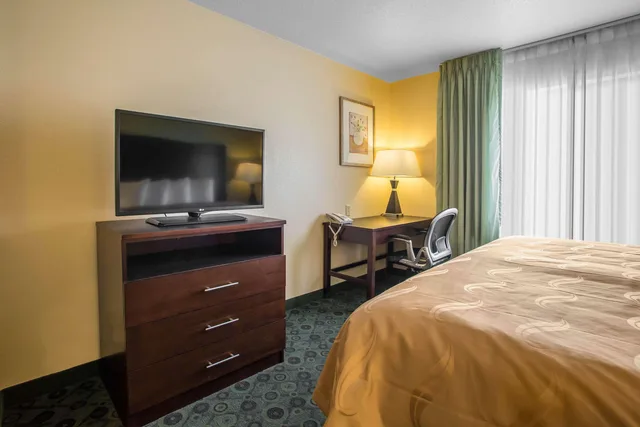 Efficiency, Suite, King Bed, Quality Inn & Suites Bloomington I-55 and I-74 6/6