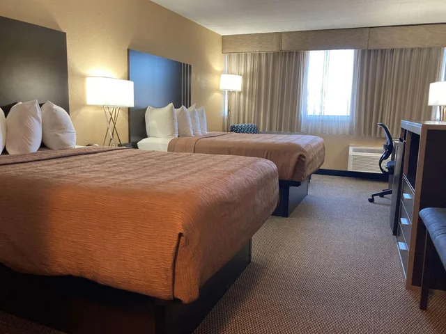 غرفة بسرير كوين، Best Western Plus Reading Inn & Suites 1/4