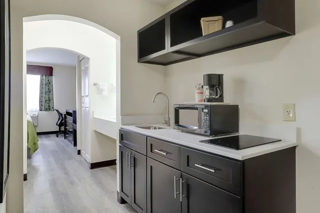 جناح بسرير كينج، Quality Suites Albuquerque Airport 4/4