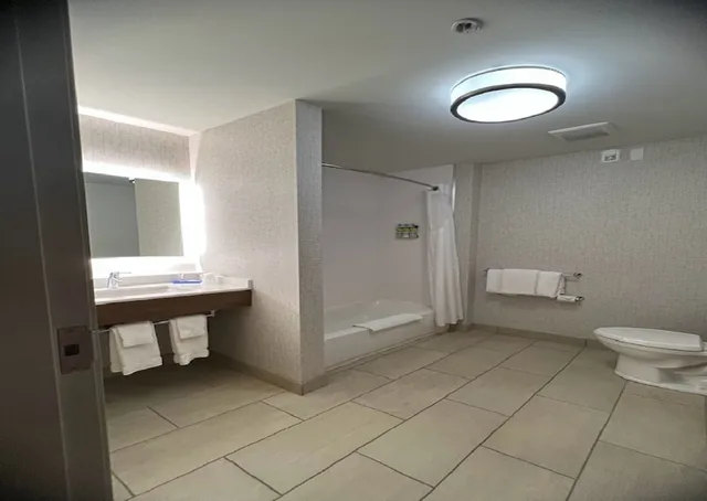غرفة قياسية بسريرين منفصلين لذوي الإعاقة، Holiday Inn Express Suites Liberal 1/1