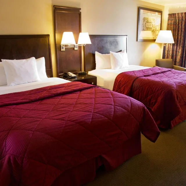 غرفة بسريرين كوين، Cedars Inn 6/10