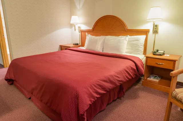 Room, Queen Bed, WAFIFE GuestHouse Fife 4/10