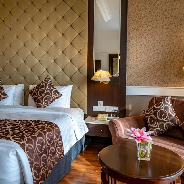 Pines King Room Hill View، Century Pines Resort 1/2