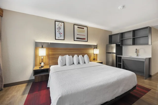 Suite, King Bed, Accessible, Hawthorn Extended Stay by Wyndham Nashville Airport/Opryland 5/7