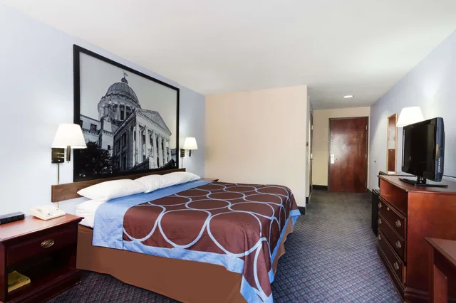 غرفة بسرير مزدوج لذوي الإعاقة، Super 8 By Wyndham Indianola 1/4
