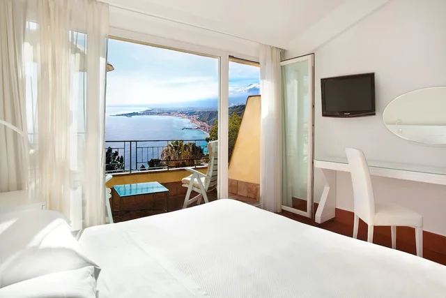 غرفة كلاسيكية بسرير مزدوج أو سريرين منفصلين بإطلالة على البحر بشرفة، Hotel Villa Belvedere 7/10