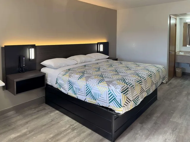 غرفة قياسية بسرير كينج، Motel6 Dyersburg, TN 2/10