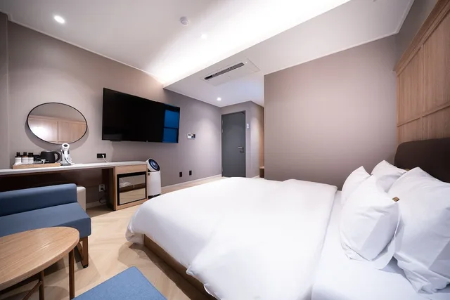 غرفة ديلوكس بسرير مزدوج، Browndot Hotel Suwon City Hall 1/6