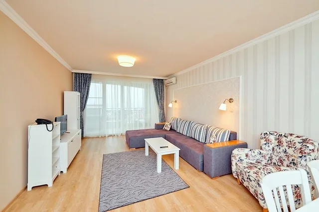 شقة كومفورت بسرير كينج بإطلالة على البحر بغرفة نوم واحدة مع أريكة، Penelope Palace Apart Hotel 4/5