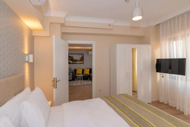 جناح عائلي بسرير كوين وسرير فردي مع أريكة، Feri Suites 3/8