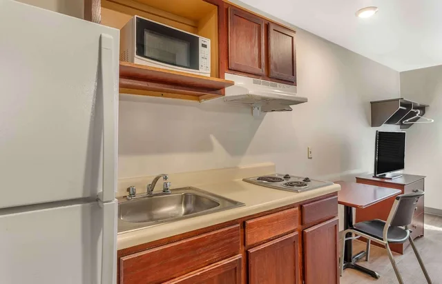 غرفة بسريرين كوين بمطبخ، Studio 6 Extended Stay Little Rock Southwest AR 8/8