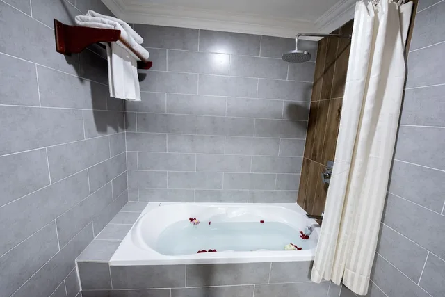 جناح عائلي بسرير كينج وسرير فردي، Royal Crown Hotel & Spa 6/6