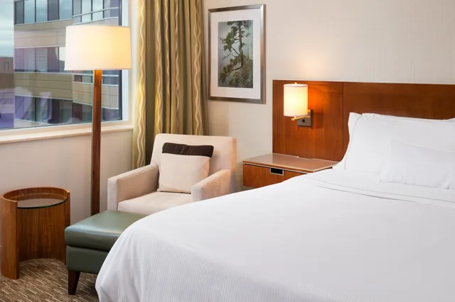 غرفة تقليدية بسرير كينج، The Westin Edina Galleria 2/3