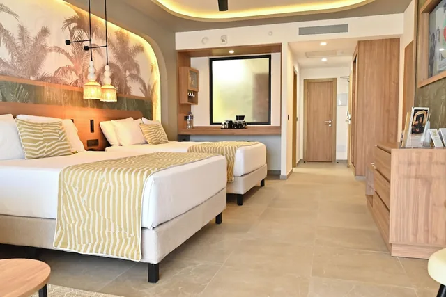 جناح جونيور بسرير مزدوج بإطلالة على الحديقة، Riu Palace Peninsula All Inclusive 3/6