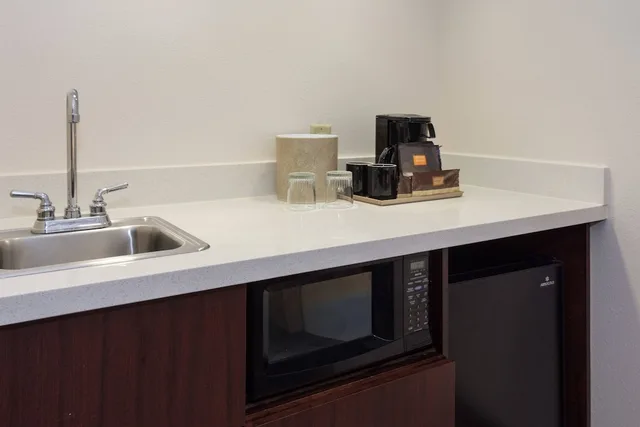 جناح بسرير كينج مع سرير سحّاب إضافي مع أريكة، SpringHill Suites by Marriott Charlotte Concord Mills Spdwy 3/4