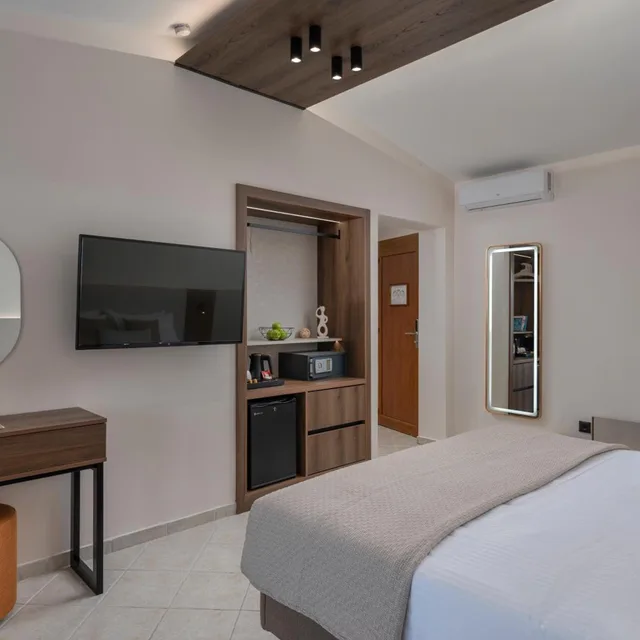 Standard, Triple, Alia Palace - Adults Only 4/9