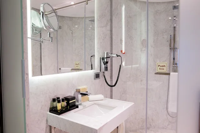 Penthouse, King Bed, Sofa, Maroon Hotel Pera 3/5