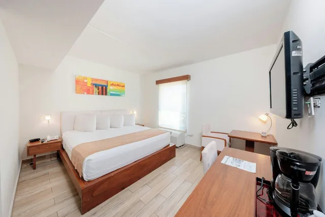 Suite, King Bed, City View, Hotel Hex 2/2