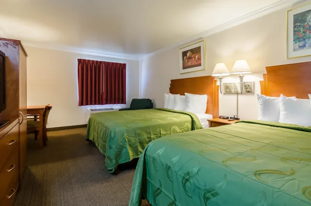 غرفة قياسية بسرير كينج، Wyndham Garden Salina Conference Center 5/10