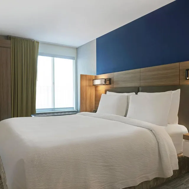 غرفة بسرير كينج مع سرير سحّاب إضافي مع أريكة، SpringHill Suites by Marriott Palm Desert 2/9
