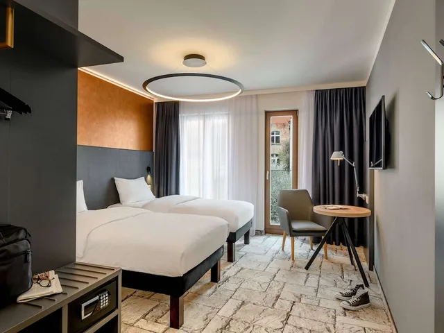 غرفة كومفورت عائلية بسرير كوين وسرير فردي، Ibis Styles Bamberg 2/9