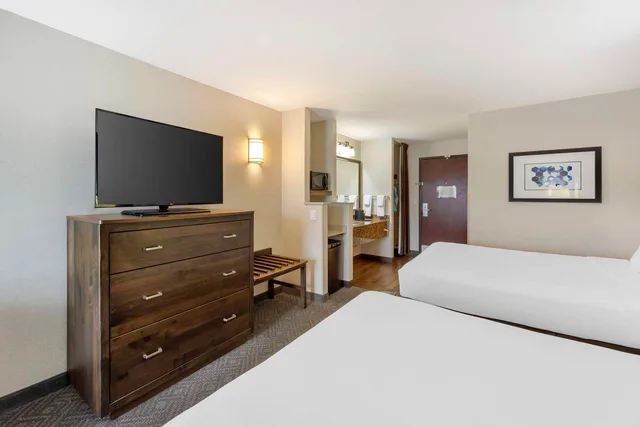 غرفة بسريرين كوين، Best Western Plus Northwind Inn Suites 2/5