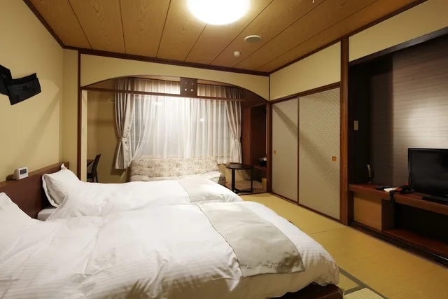 غرفة بسريرين منفصلين تُحدَّد حسب التوفر، Yunokawa Onsen Emi Hakodateya 2/3