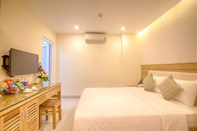 Room, Queen Bed, No Window, Sea Castle Hotel 1/6