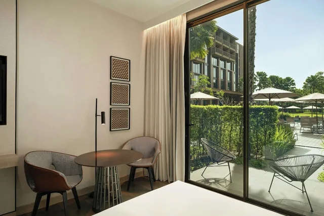 غرفة ديلوكس بسريرين مزدوجين بإطلالة على الحديقة، Courtyard by Marriott Bangkok Suvarnabhumi Airport 4/7