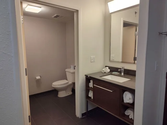 جناح تنفيذي ركني بغرفة نوم واحدة، Courtyard by Marriott Flint Grand Blanc 7/9