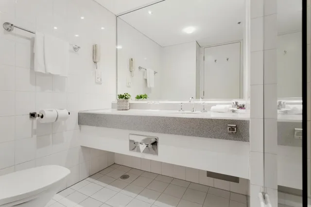 غرفة بريميوم بسرير كينج وسريرين كوين، Mercure Melbourne Albert Park 6/8