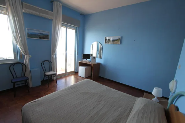 غرفة رباعية بإطلالة على البحر، Hotel La Scogliera 3/6