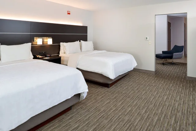 جناح بسريرين كوين، Holiday Inn Express Hotel And Suites Pueblo North 1/8