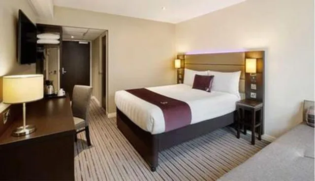 غرفة بسرير مزدوج، Premier Inn Basingstoke West (Churchill Way) hotel 3/5