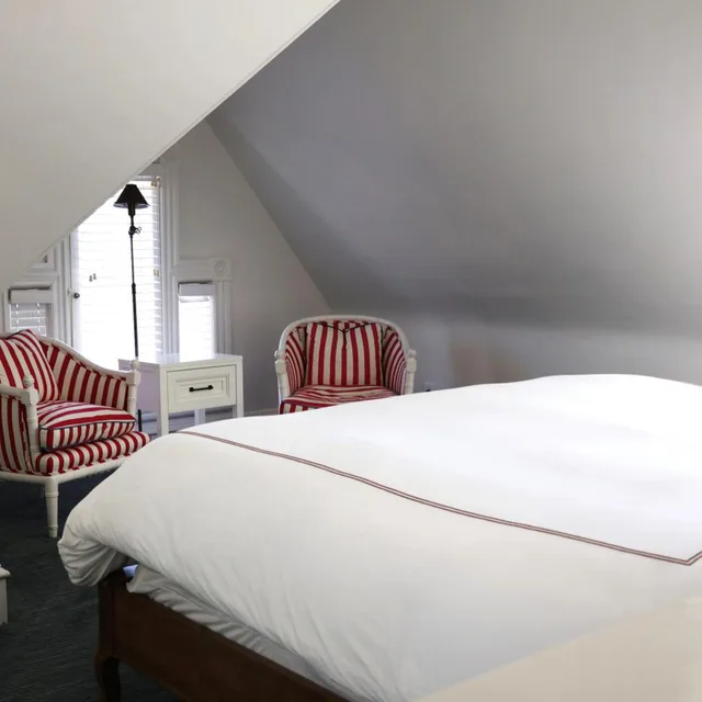 غرفة رباعية بشرفة، The Red Cottage 2/2