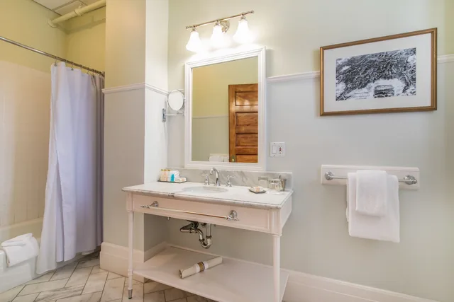 Family, 2 Queen Beds, Parlor، Omni Mount Washington Resort 7/8