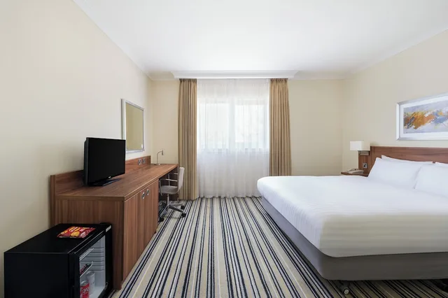 غرفة قياسية بسرير كينج، Holiday Inn Glasgow East Kilbride 1/3