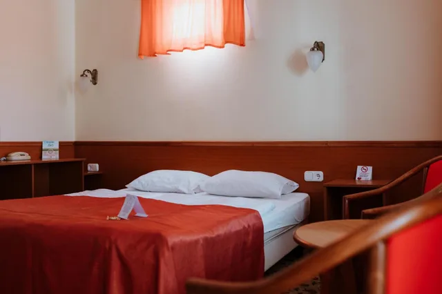 غرفة عائلية بشرفة، Hotel Korona Eger 4/6