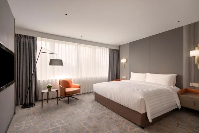 Executive, King Bed, Pullman Shanghai Central 2/7