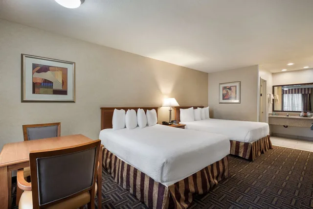 غرفة بسريرين كوين، Best Western Norwalk Inn 3/4